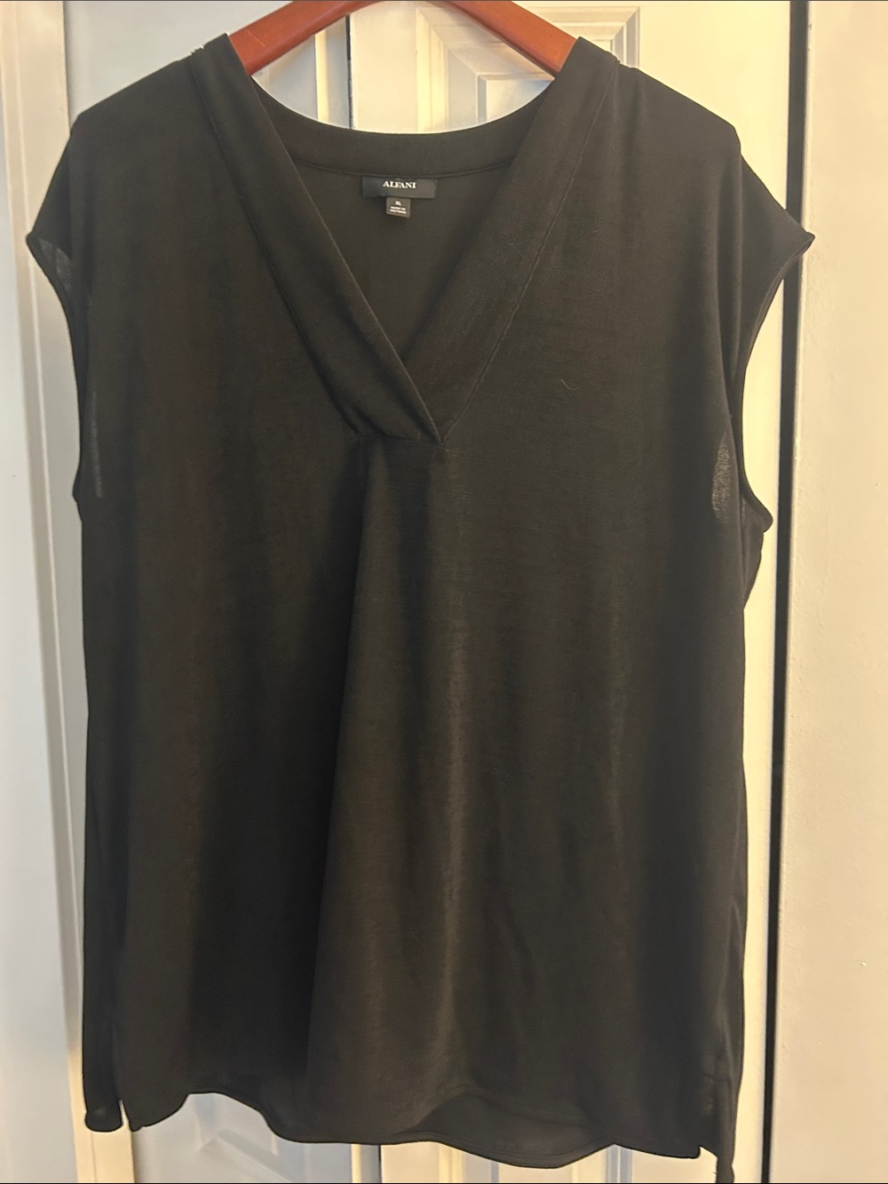 Akris Punto Black V-Neck Cap-Sleeve Tunic Top
